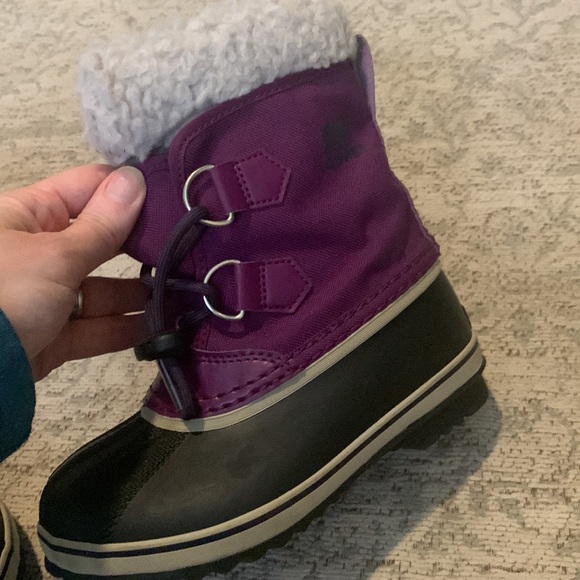 Girls Sorel Boots - Picture 3 of 4